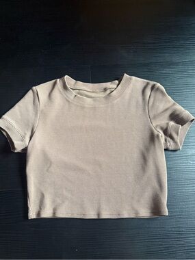 ALO Micro Waffle Sierra Short Sleeve Crop Top - Light Brown
